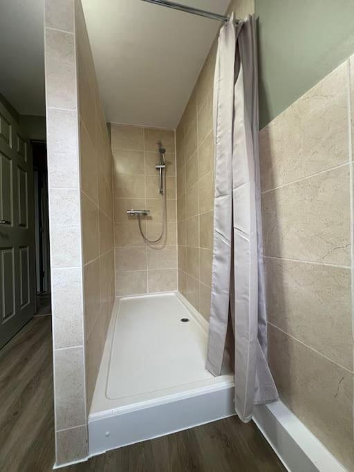 The Rose- Grd Floor, 2-5 Beds, Smarttv, Uni, Tram, M250 Fibre Apartment Нотингам Екстериор снимка